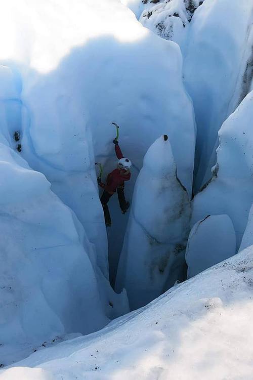 Lucka Hrozov leze na ledovci Matanuska na Aljace