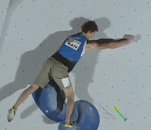 Adam Ondra v semifinále boulderingu