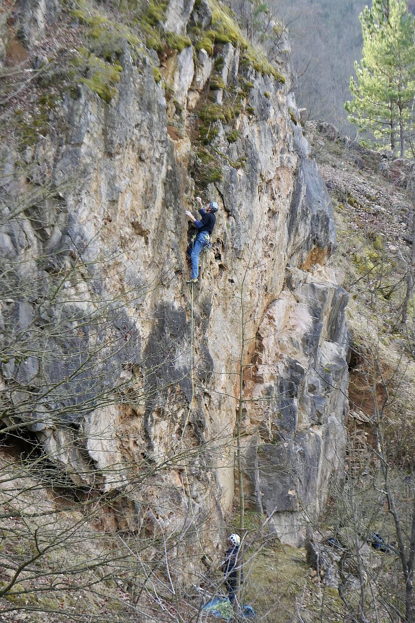 Kliknut�m zav�ete okno.