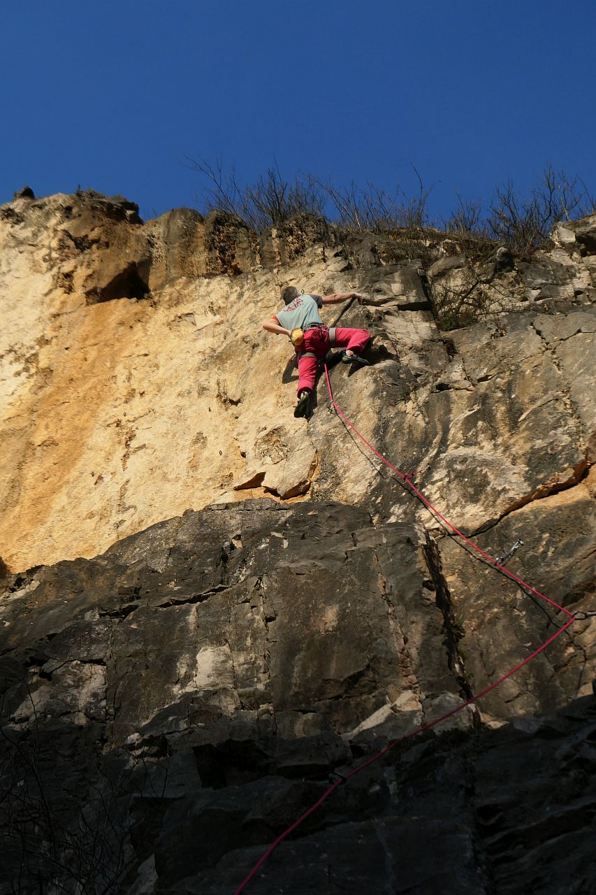 Kliknut�m zav�ete okno.